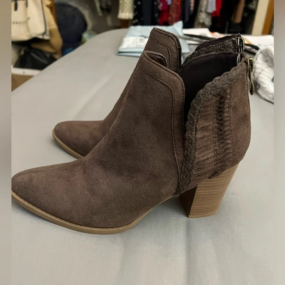Maurice’s Belle Brown Whipstitch Ankle Boots 7.5